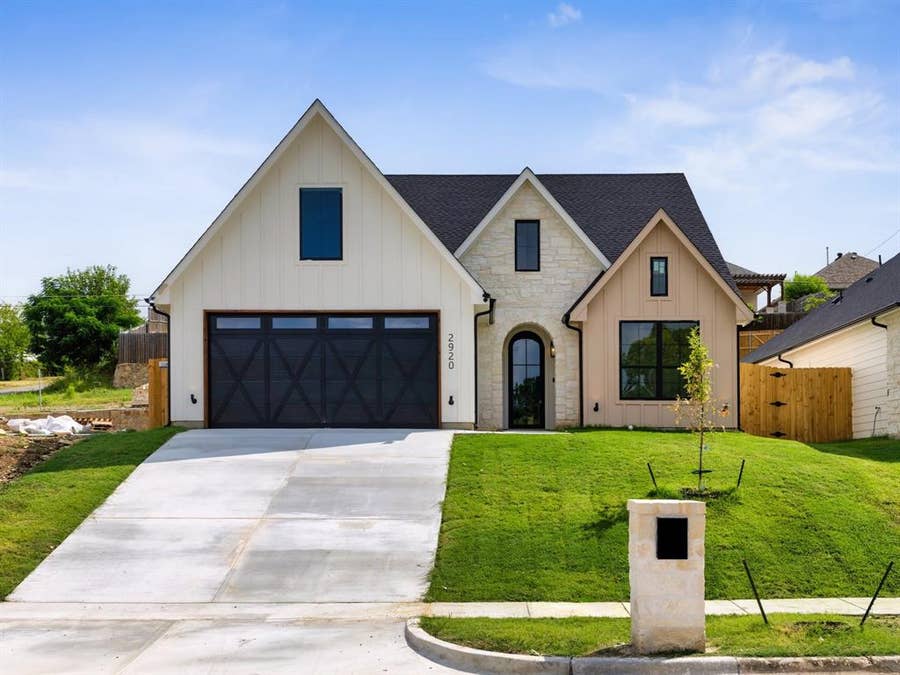 Property photo for 2920 NW 20th Street, Fort Worth, TX