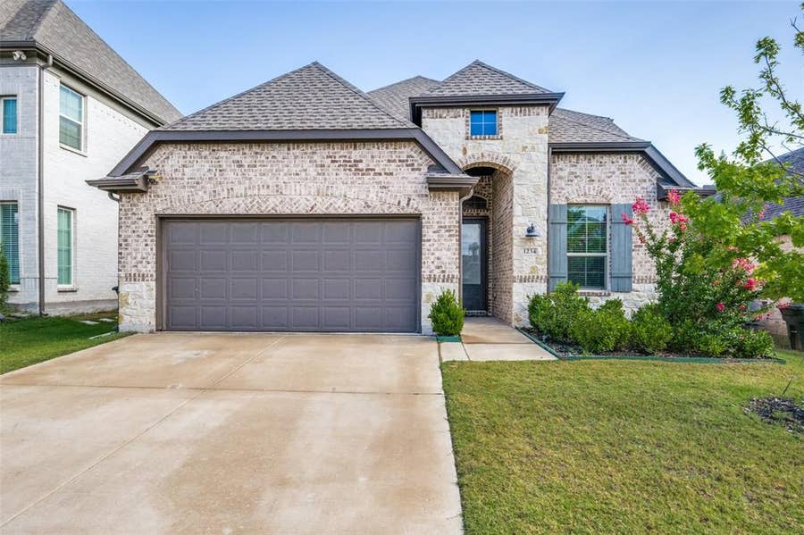 Property photo for 1234 Stagecoach Trail, Justin, TX