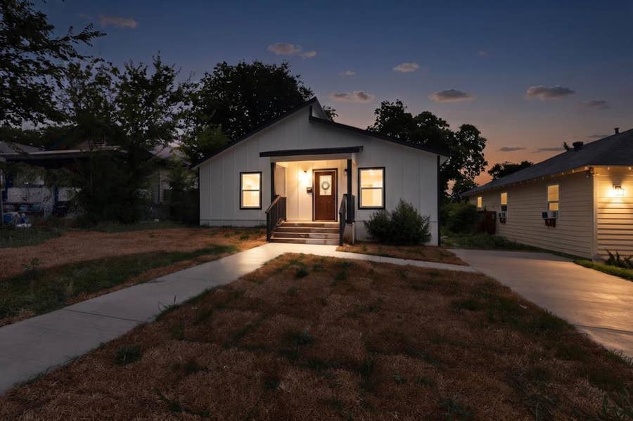 Property photo for 1531 Iowa Avenue, Dallas, TX