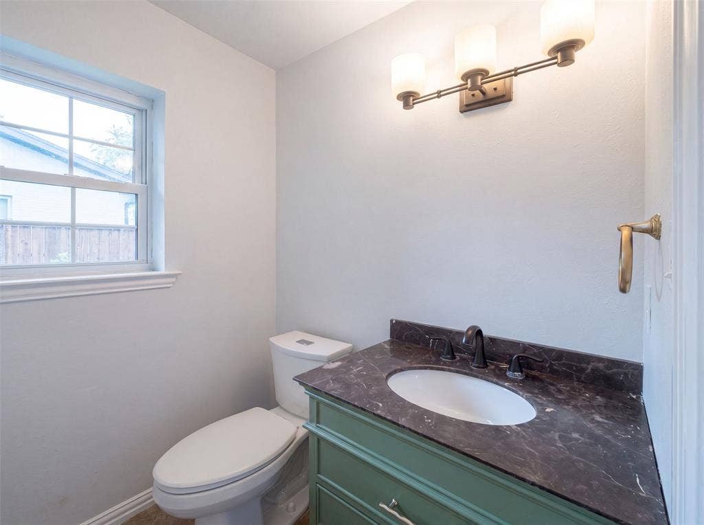 3308 Brookhaven Club Drive, Farmers Branch, TX 75234