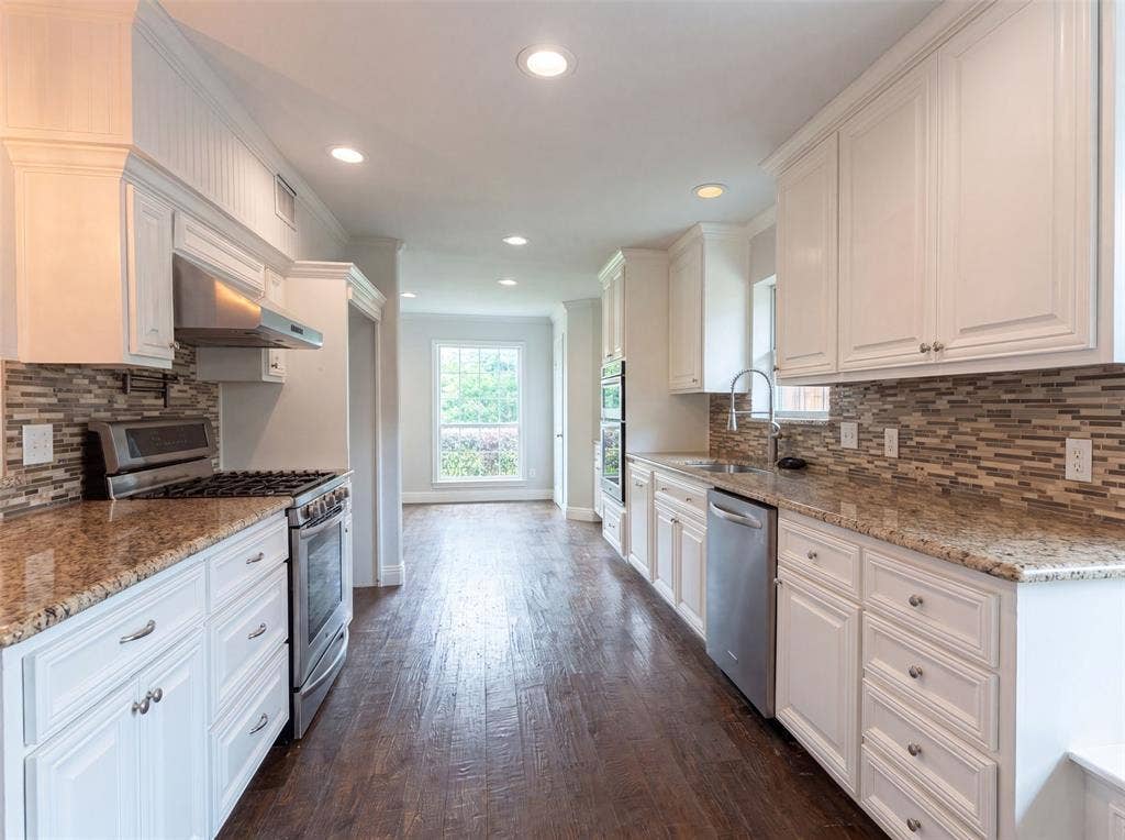 3308 Brookhaven Club Drive, Farmers Branch, TX 75234