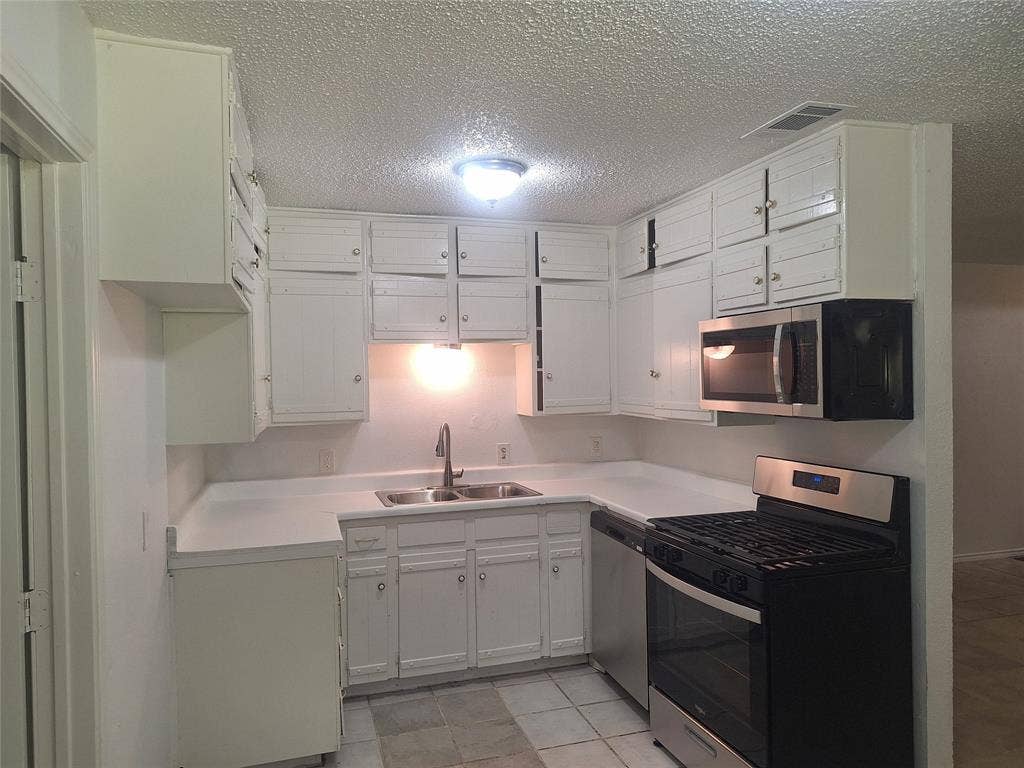6005 Barry Drive, Watauga, TX 76148 6005 Barry Drive, Watauga, TX 76148