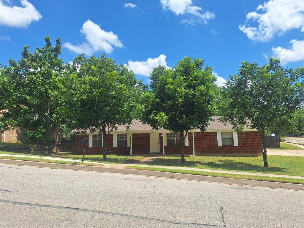 6005 Barry Drive, Watauga, TX 76148 6005 Barry Drive, Watauga, TX 76148