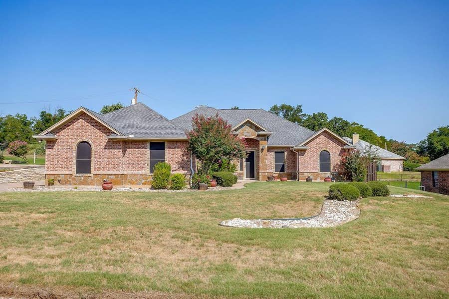 Property photo for 9704 Trinity Court, Granbury, TX
