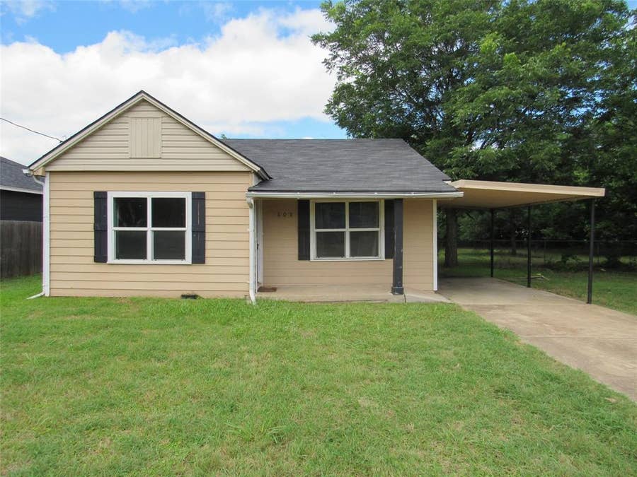 Property photo for 608 Hayes Street, McGregor, TX