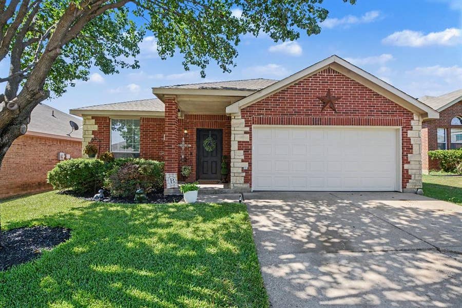 Property photo for 4932 Spur Ridge Court, Fort Worth, TX