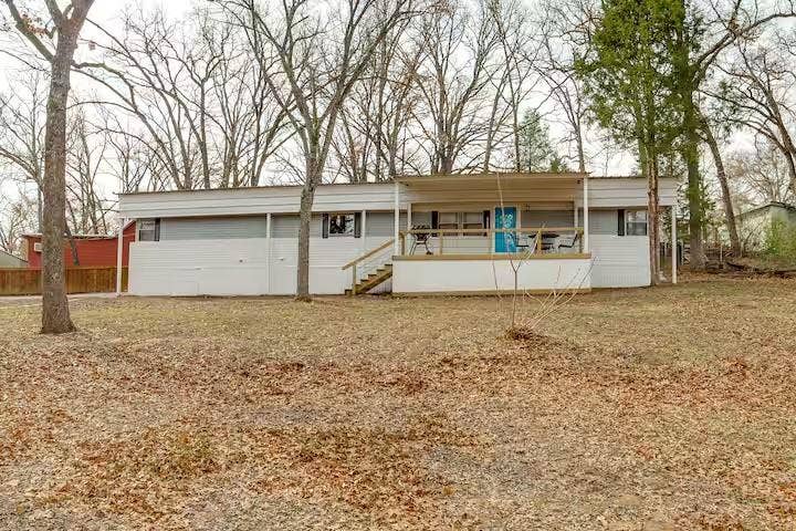 Property photo for 101 Crocker Drive, Malakoff, TX