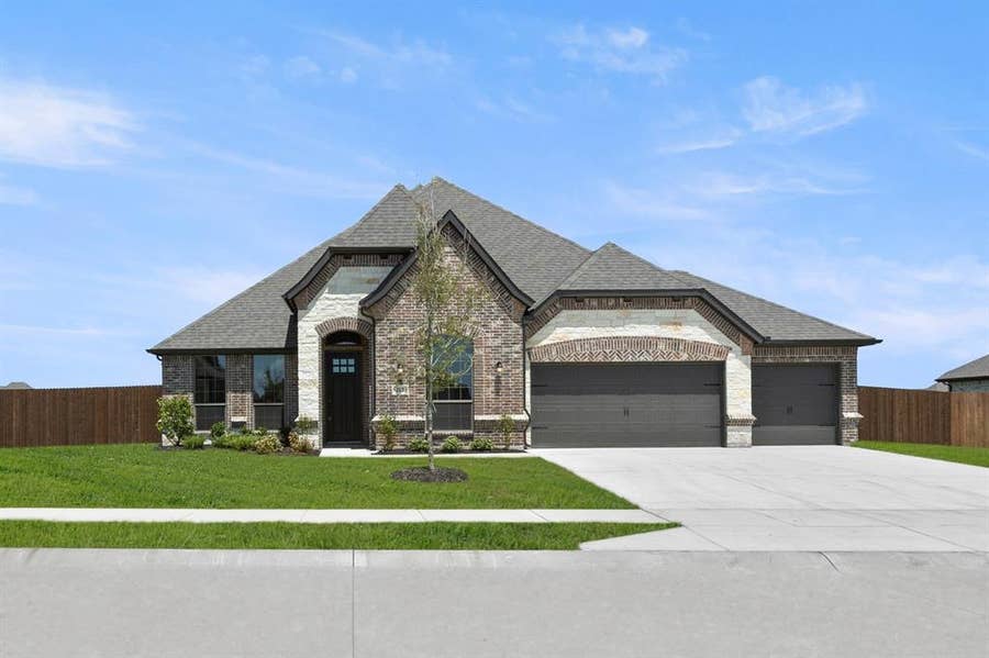 Property photo for 112 Golden Jackal Court, Godley, TX