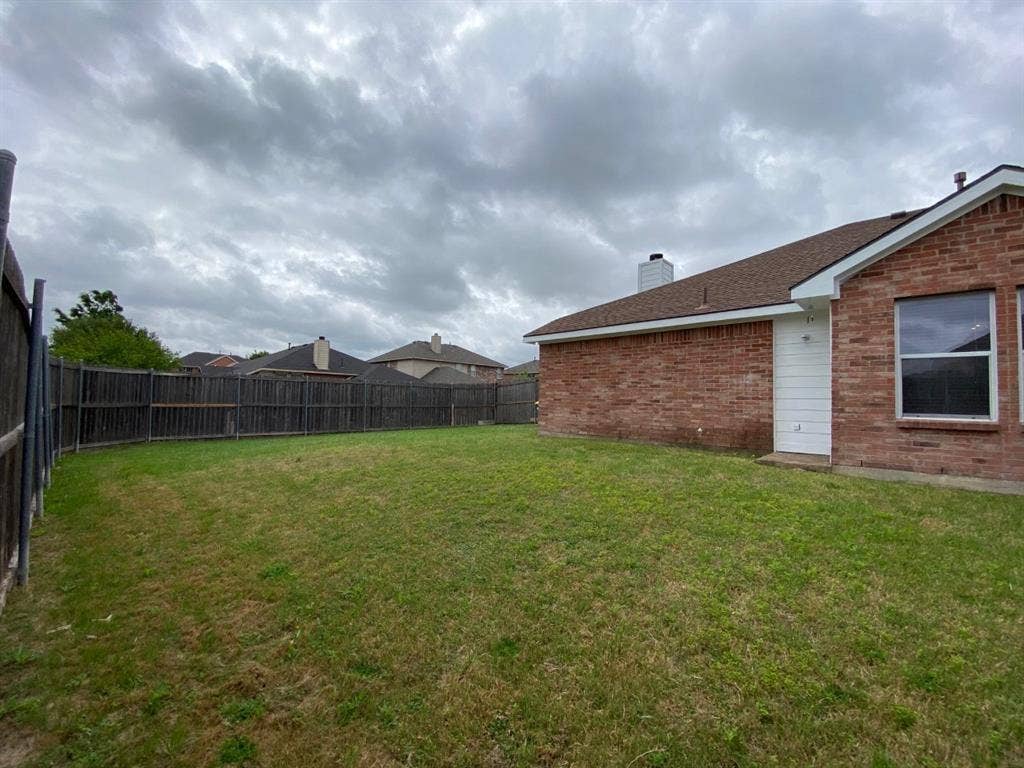 1328 Falcon Hollow, Cedar Hill, TX 75104 Spacious backyard featuring a full perimeter privacy fence
