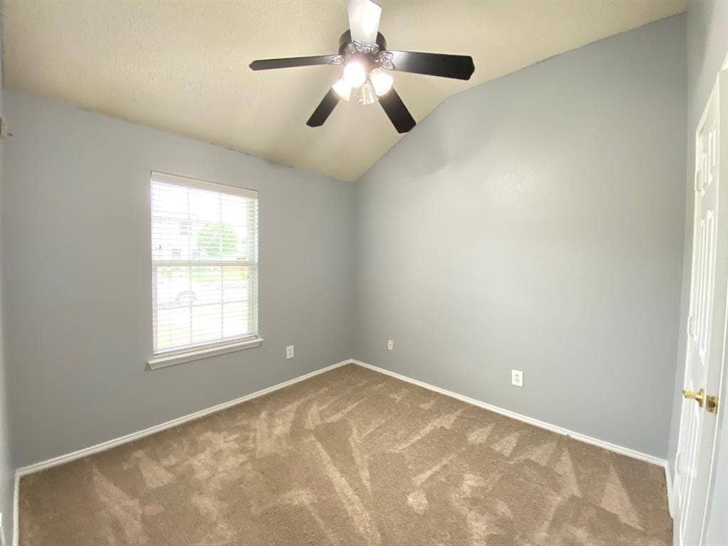 1328 Falcon Hollow, Cedar Hill, TX 75104 Empty room
