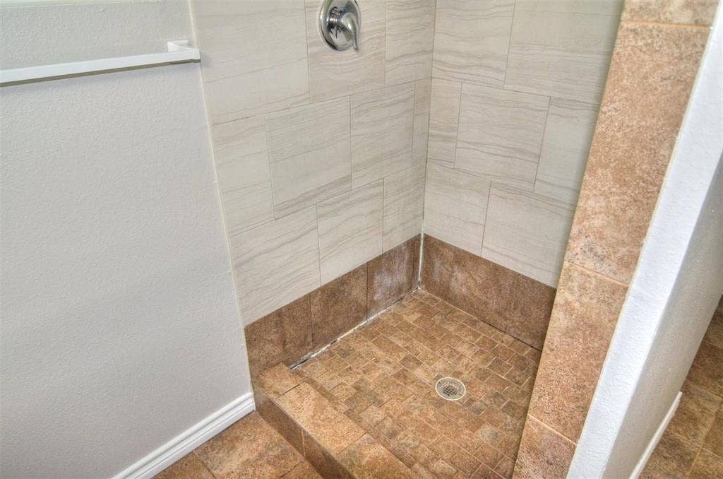 11015 Visalia Drive, Dallas, TX 75228 11015 Visalia Drive, Dallas, TX 75228