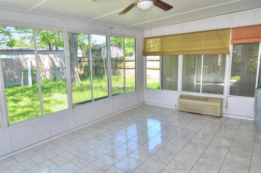 11015 Visalia Drive, Dallas, TX 75228 11015 Visalia Drive, Dallas, TX 75228