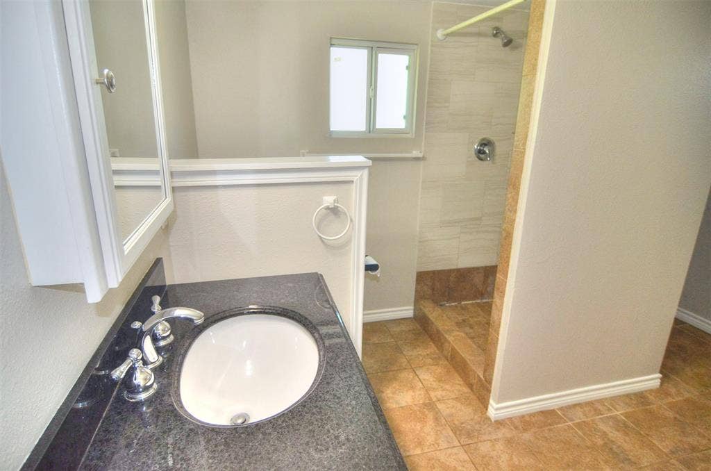 11015 Visalia Drive, Dallas, TX 75228 11015 Visalia Drive, Dallas, TX 75228