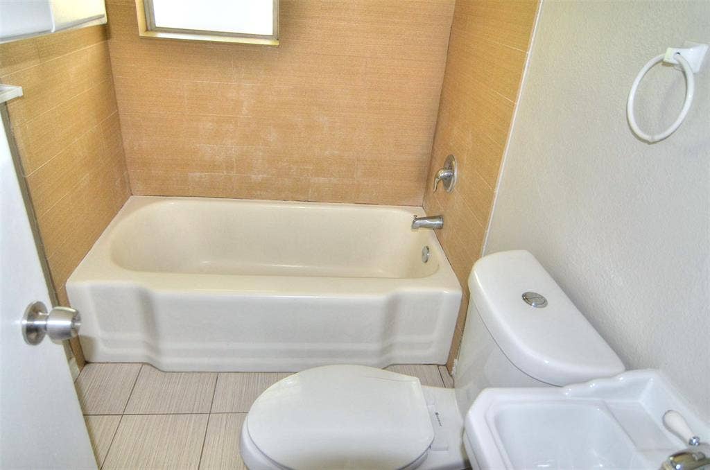 11015 Visalia Drive, Dallas, TX 75228 11015 Visalia Drive, Dallas, TX 75228