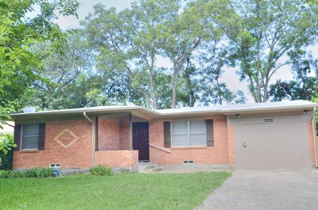 11015 Visalia Drive, Dallas, TX 75228 11015 Visalia Drive, Dallas, TX 75228