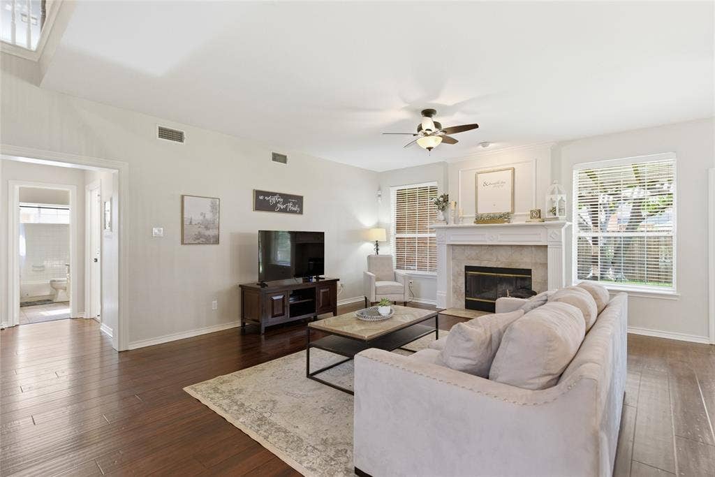 4112 Blackpool Drive, Plano, TX 75093 Living room
