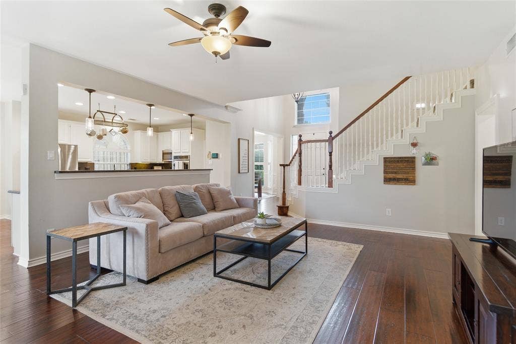 4112 Blackpool Drive, Plano, TX 75093 Living room