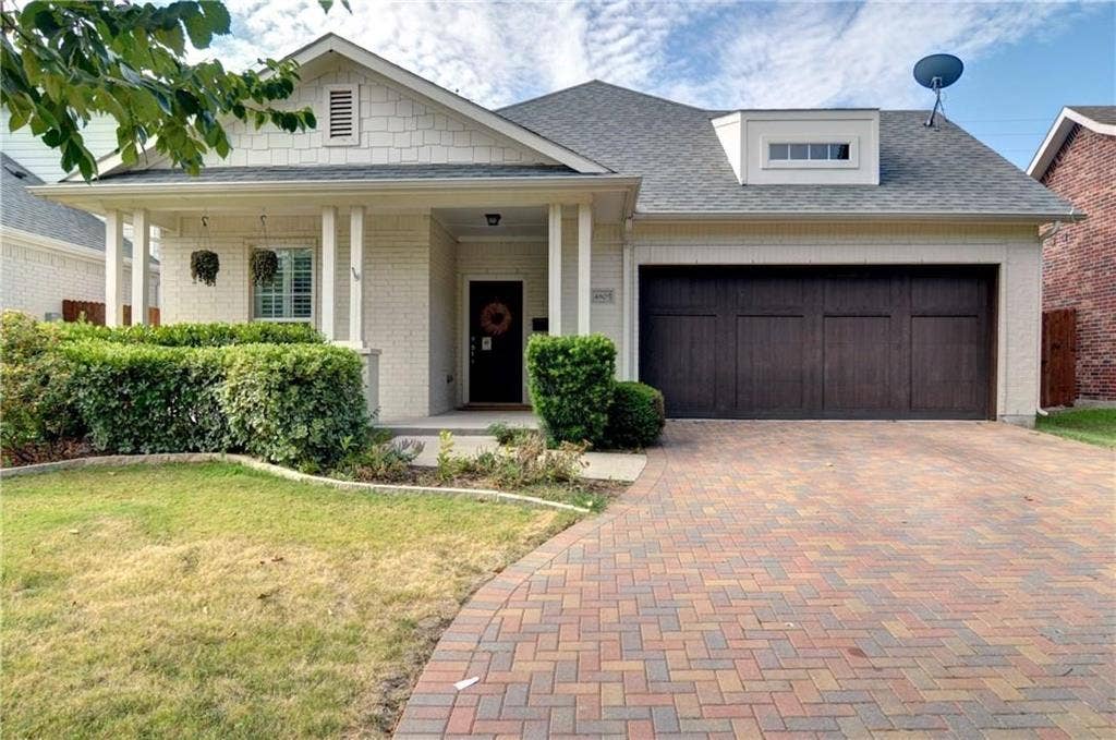 4805 Bryce Avenue, Fort Worth, TX 76107