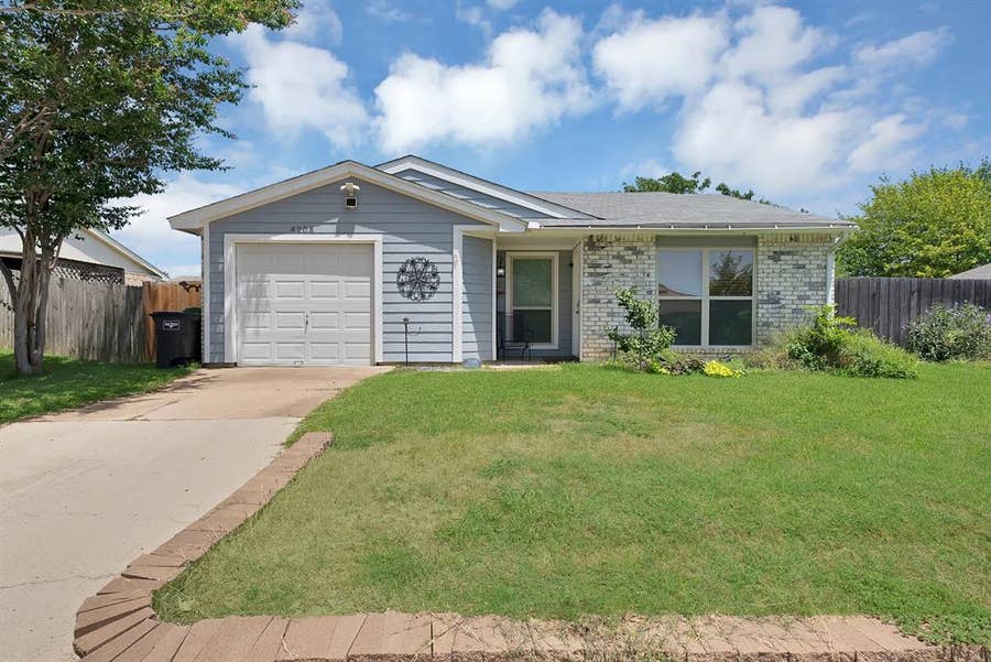 Property photo for 4205 Spindletree Lane, Fort Worth, TX