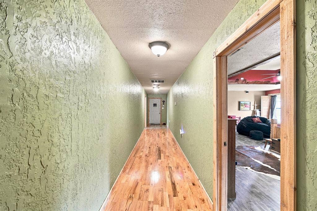 Hallway to the bedrooms