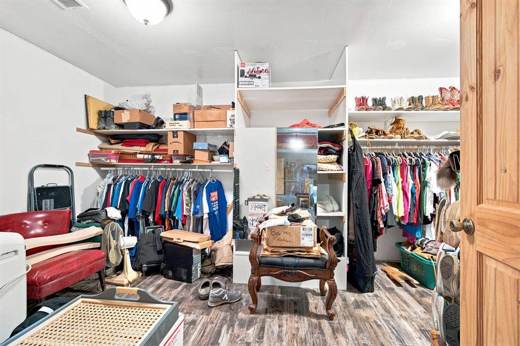 Large primary walk-in closet