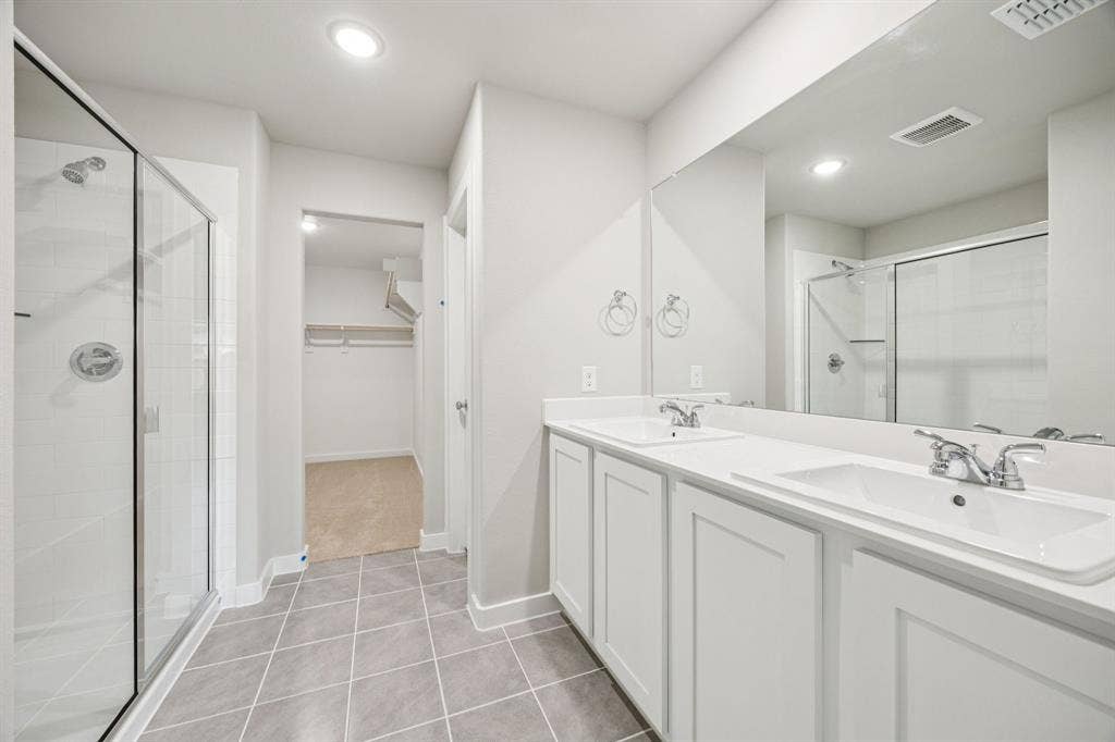 2013 Chariot Court, Seagoville, TX 75159 Primary Bathroom in the Hayden home plan by Trophy Signature Homes – REPRESENTATIVE PHOTO