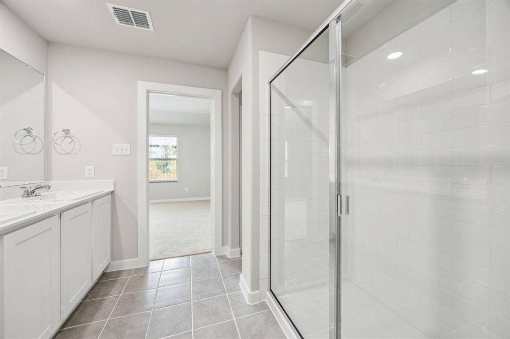 2013 Chariot Court, Seagoville, TX 75159 Primary Bathroom in the Hayden home plan by Trophy Signature Homes – REPRESENTATIVE PHOTO