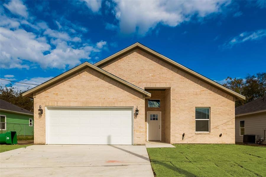 Property photo for 1518 Walworth Street, Greenville, TX