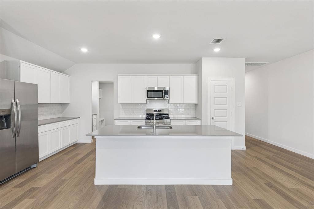 2022 Chariot Court, Seagoville, TX 75159 Kitchen in the Harrison home plan by Trophy Signature Homes – REPRESENTATIVE PHOTO