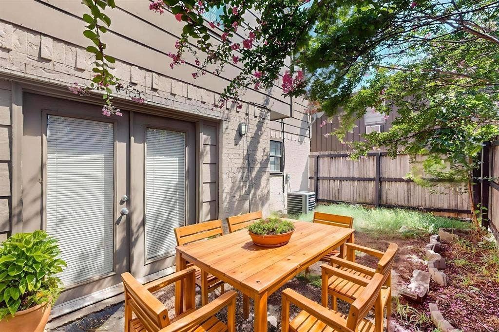 5322 Columbia Avenue, Dallas, TX 75214 Digitally staged photo of fenced in patio
