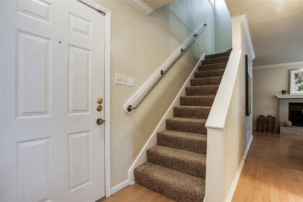 5322 Columbia Avenue, Dallas, TX 75214 A carpeted stairway to the second floor, adding a touch of warmth and elegance to the home.