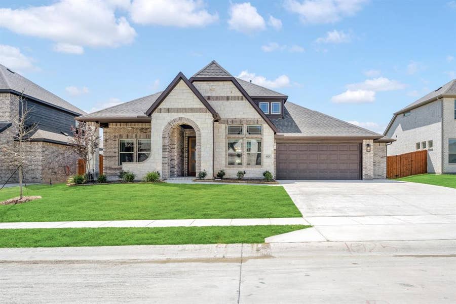 Property photo for 1025 Emerald Trace Drive, Justin, TX