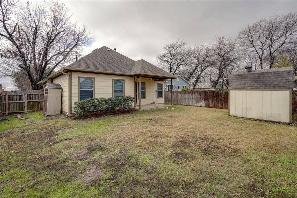 617 E Worth Street, Grapevine, TX 76051 617 E Worth Street, Grapevine, TX 76051