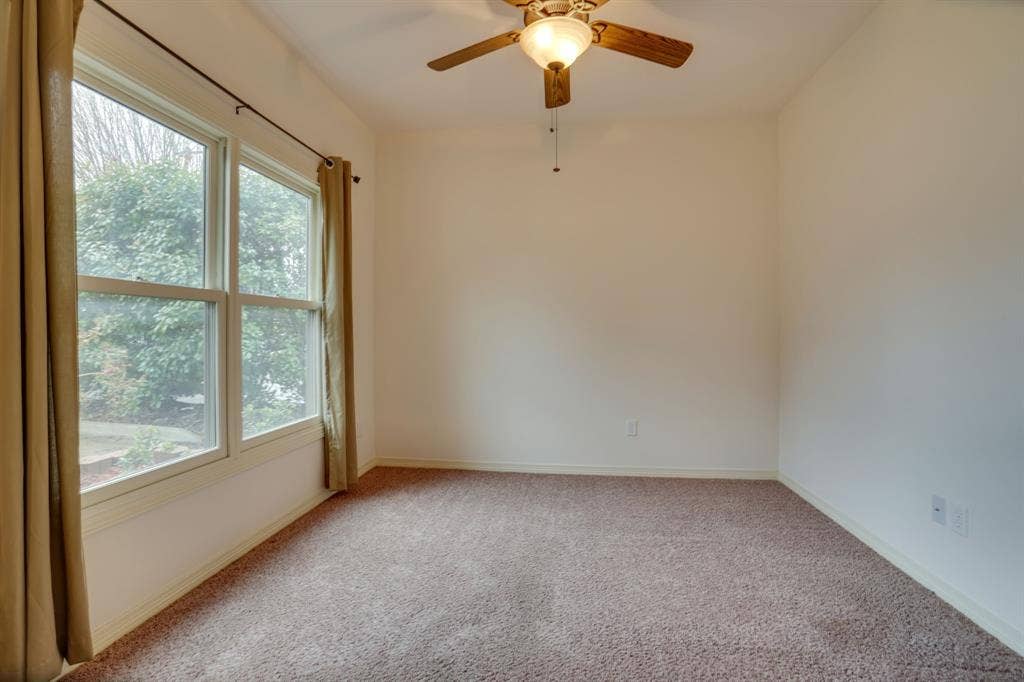617 E Worth Street, Grapevine, TX 76051 617 E Worth Street, Grapevine, TX 76051