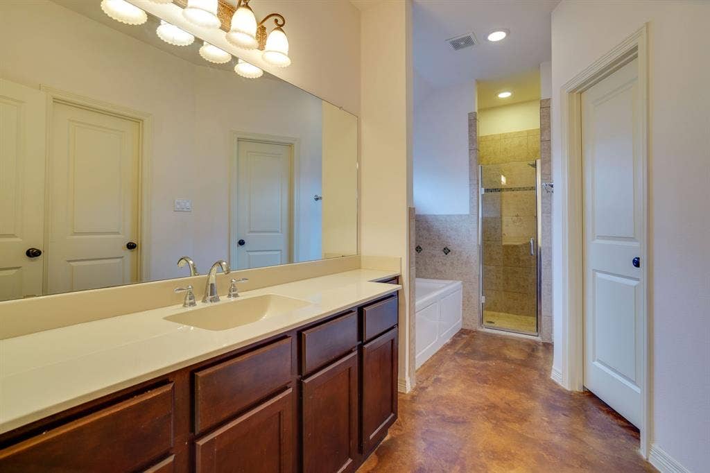 617 E Worth Street, Grapevine, TX 76051 617 E Worth Street, Grapevine, TX 76051