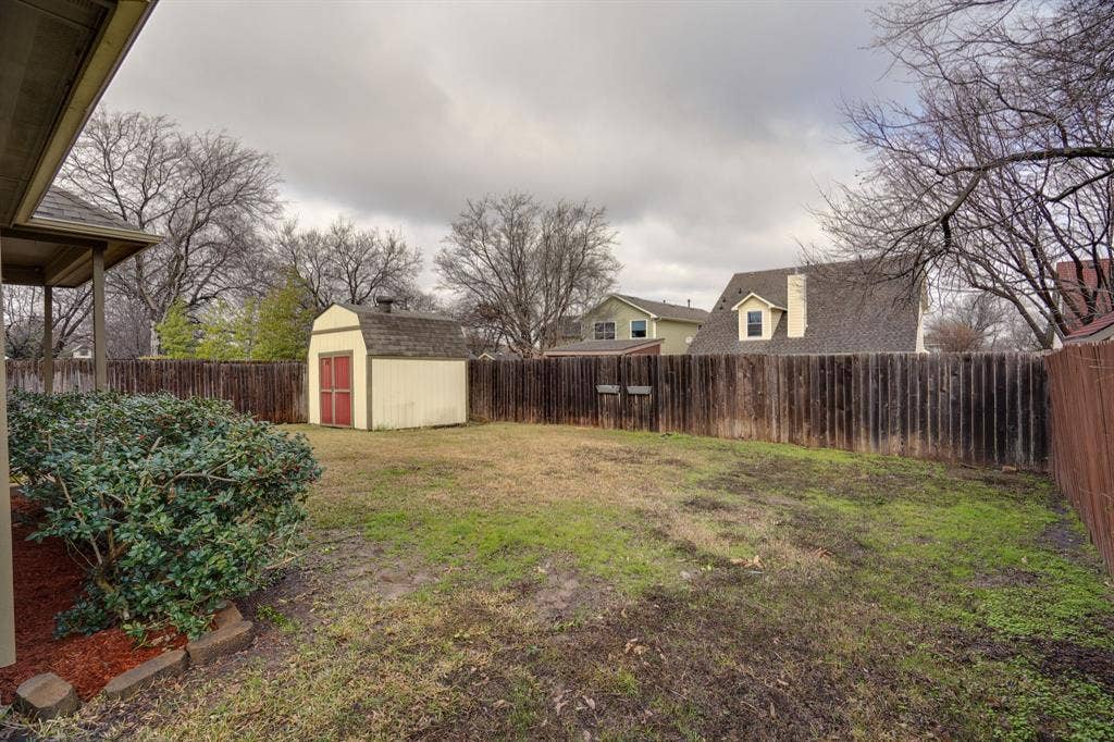 617 E Worth Street, Grapevine, TX 76051 617 E Worth Street, Grapevine, TX 76051