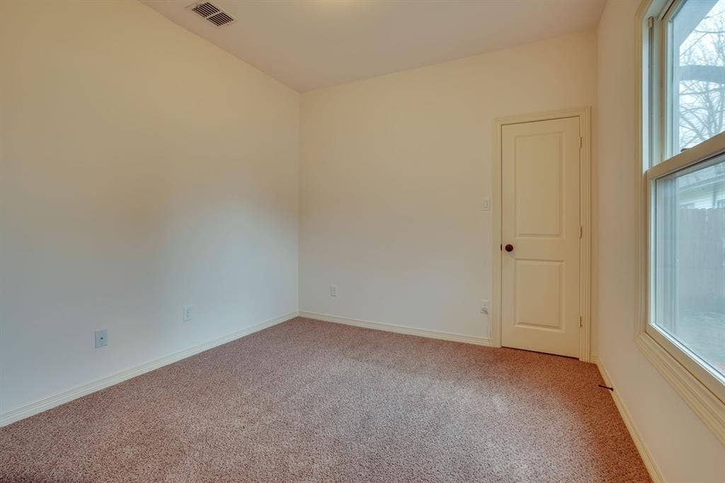 617 E Worth Street, Grapevine, TX 76051 617 E Worth Street, Grapevine, TX 76051