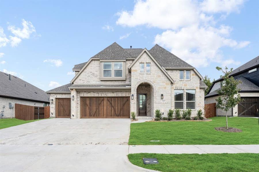 Property photo for 3425 Nightingale Lane, Midlothian, TX