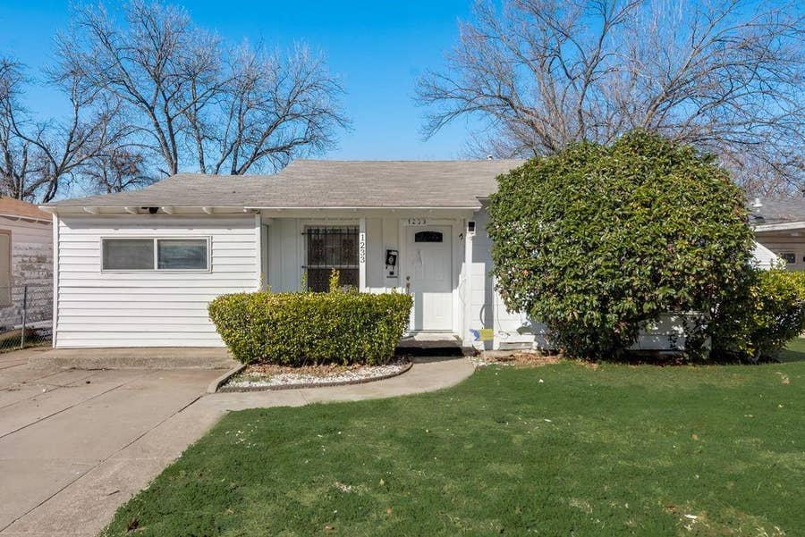 Property photo for 1233 Marion Avenue, Fort Worth, TX