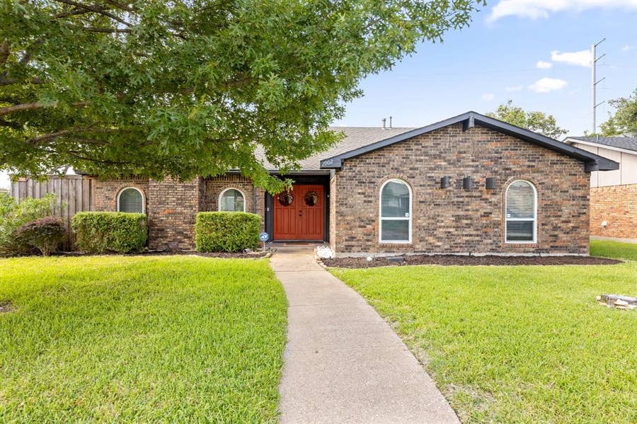 Property photo for 2902 High Plateau Drive, Garland, TX