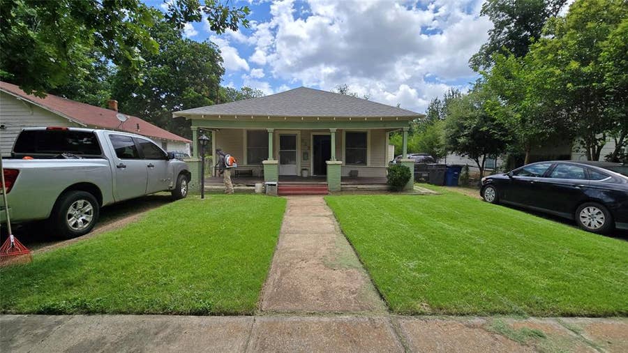 Property photo for 922 Hollywood Avenue, Dallas, TX