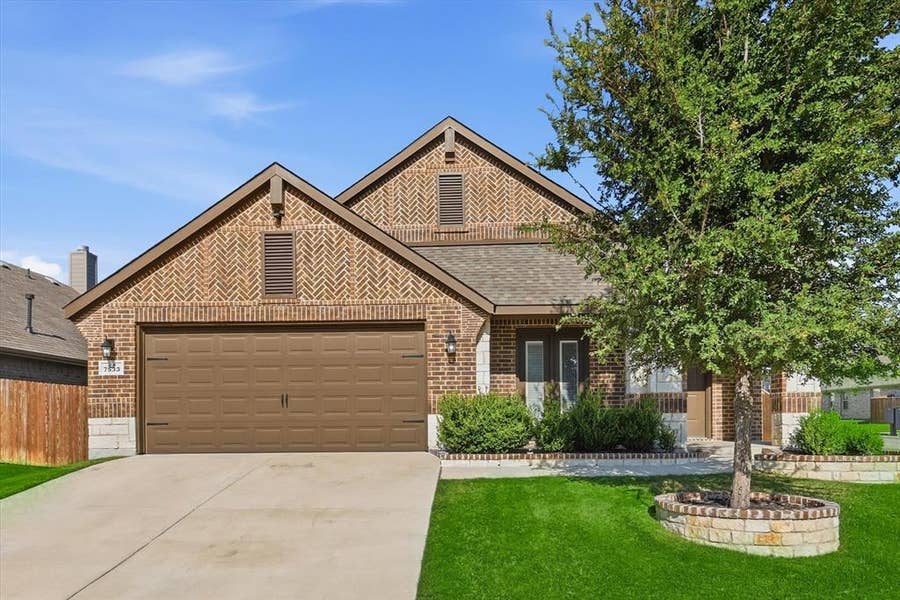 Property photo for 7533 Rothbury Drive, Fort Worth, TX