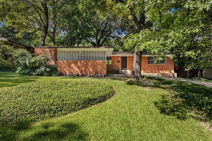 Property photo for 985 N Rustic Circle, Dallas, TX