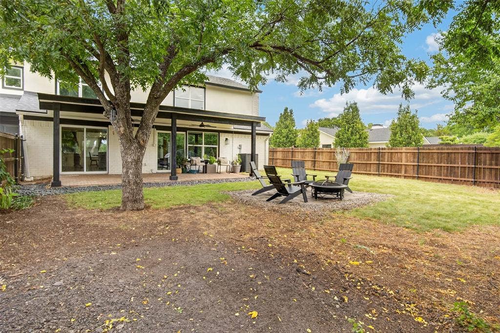 4064 High Summit Drive, Dallas, TX 75244 Expansive yard.