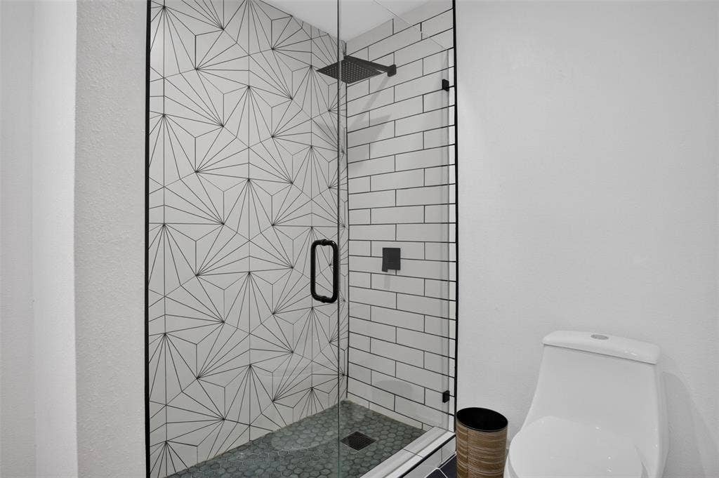 4064 High Summit Drive, Dallas, TX 75244 Full bathroom upstairs.
