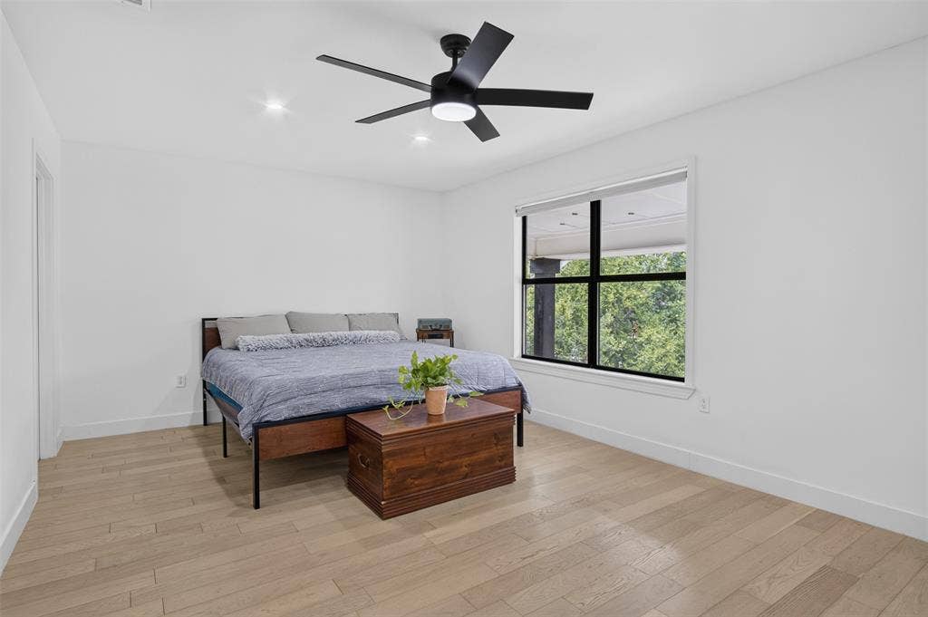 4064 High Summit Drive, Dallas, TX 75244 Large primary bedroom.