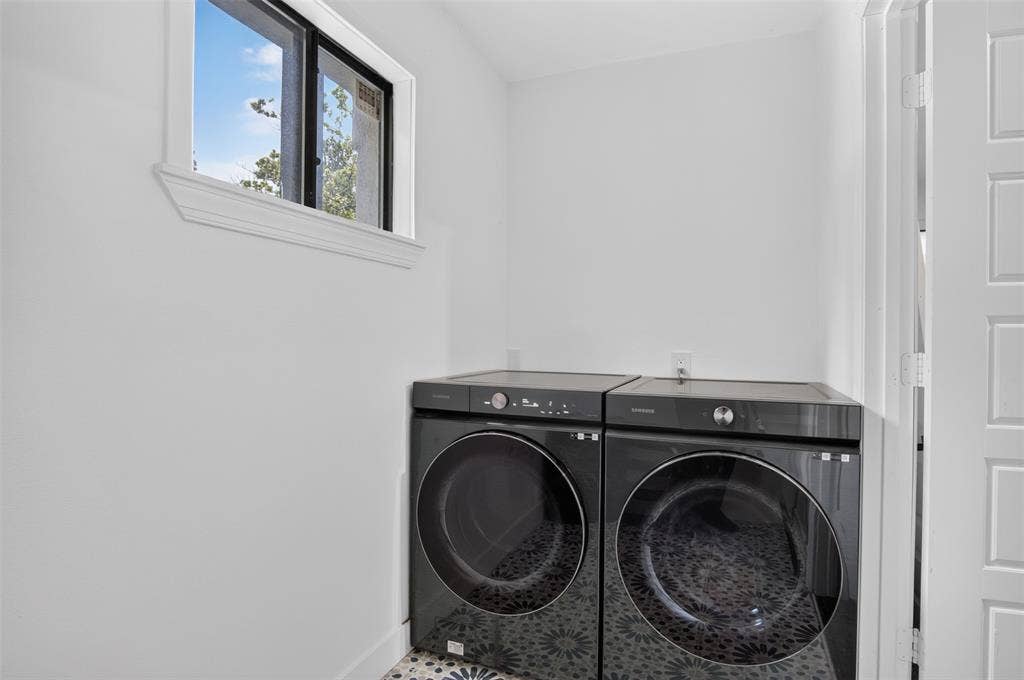 4064 High Summit Drive, Dallas, TX 75244 Laundry room is off the garage.