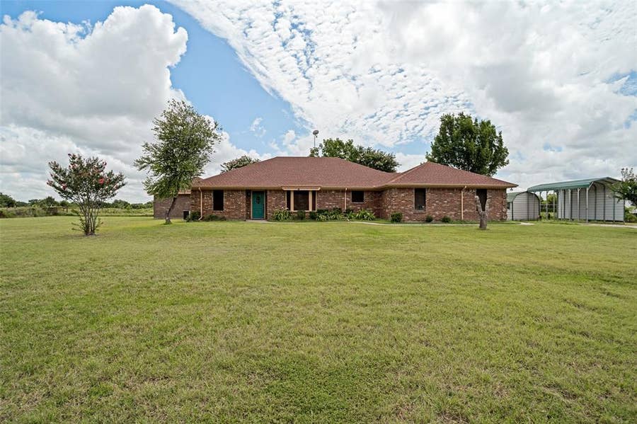 Property photo for 3511 County Road 1108, Celeste, TX