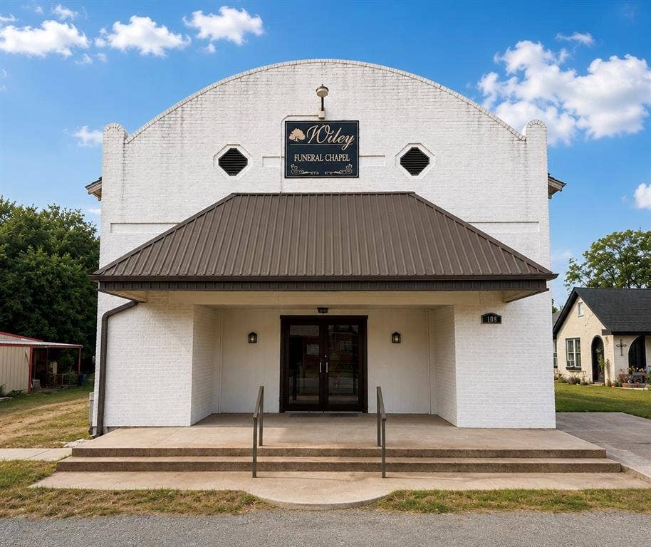 108 E Lipan Drive, Lipan, TX 76462 Front of the building.