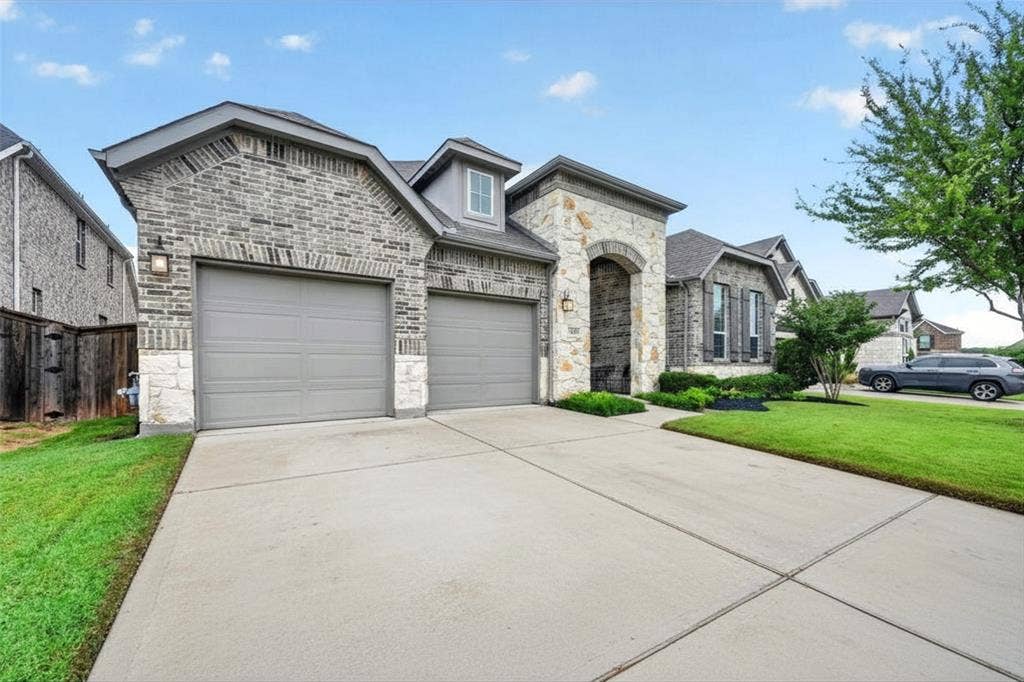713 Rous Falls Drive, McKinney, TX 75071